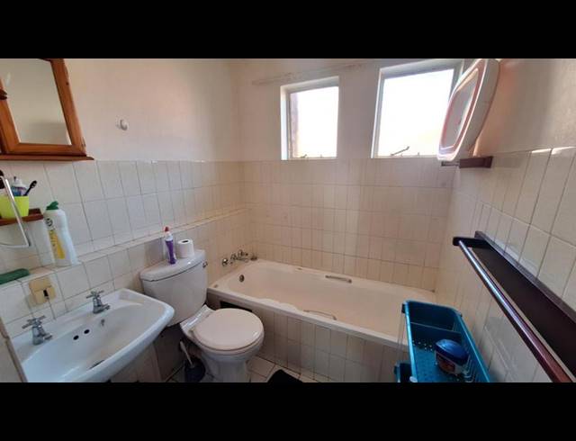 2 BEDROOM PROPERTY TO RENT IN MORELETAPARK